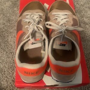 Nike challenger OG Size 8 Mens